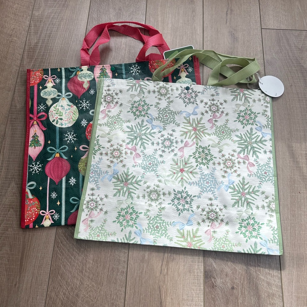 Homegoods TJMaxx Marshalls Bow Snowflake & Ornament Bow Print Bags Set of 2 NWT